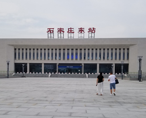 石家庄东站高铁灯箱广告
