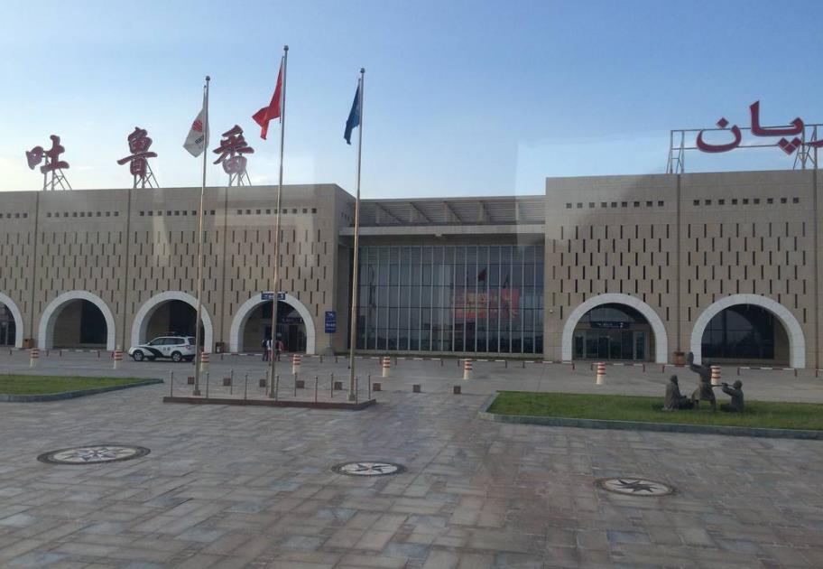 新疆吐鲁番交河机场广告