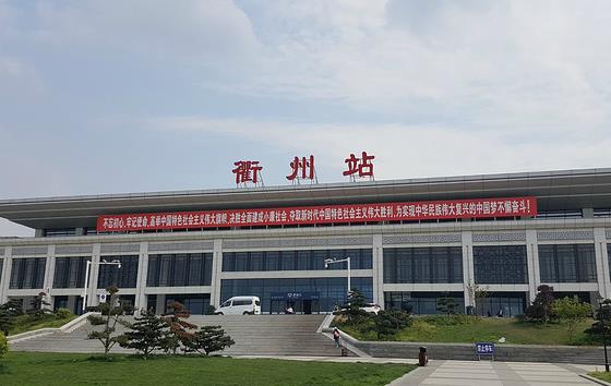 衢州站高铁灯箱广告