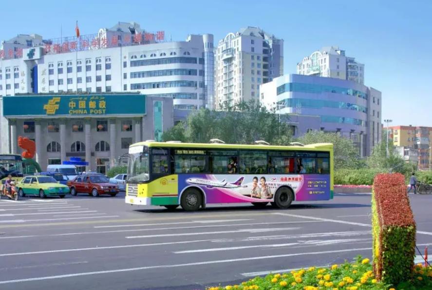 乌鲁木齐公交车身广告