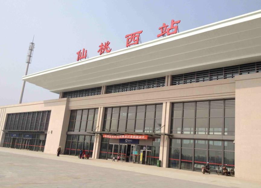 仙桃西站高铁灯箱广告