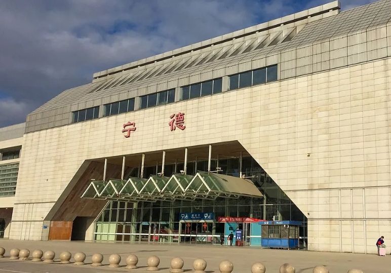 宁德高铁站led屏广告