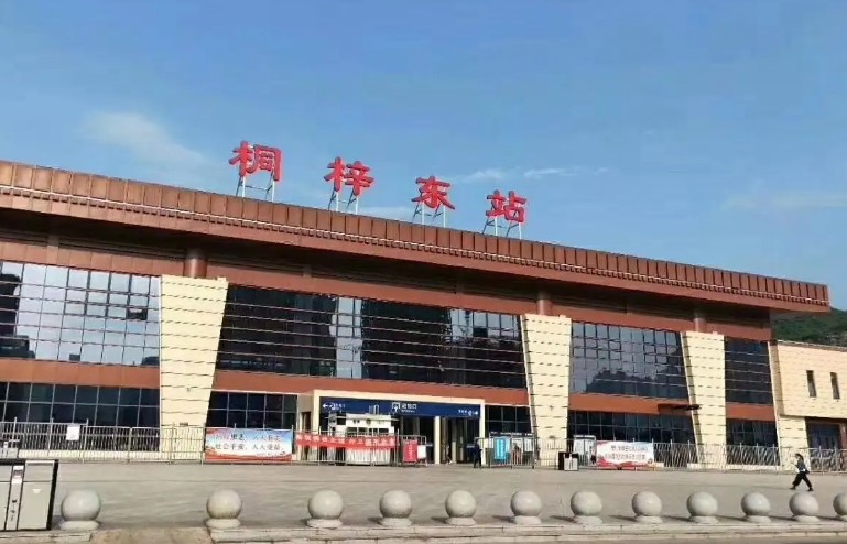桐梓东高铁站led屏广告